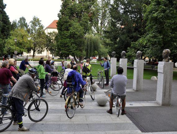 Kolesarsko vodstvo, Spomeniki znanih osebnosti, 21.8.2014, foto: Simon Cigula