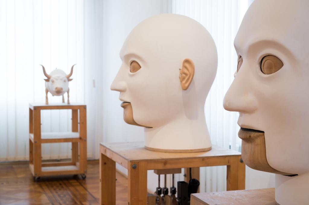 Kabinet lutk in avtomatov, Silvan Omerzu, Galerija Loža, Koper, 2016, foto: Janez Marolt