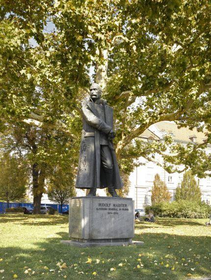 Vlasta Zorko, Spomenik generalu Maistru, 1987, bron, foto: Damjan Švarc