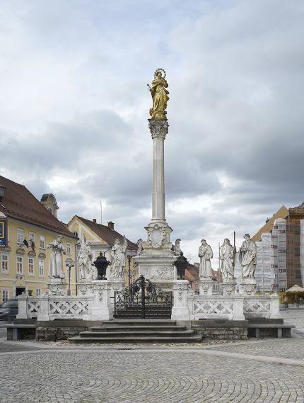 Jožef Straub (in Filip Jakob Straub?), Kužno znamenje, kamen, 1743, Glavni trg, foto: Damjan Švarc