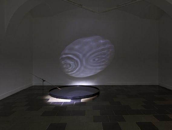 Rebecca Horn, Cinema verite / Senca srca za Pessoo, 2005, foto: G. Lepkowski © Rebecca Horn & VG Bild-Kunst, Bonn
