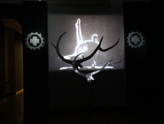 Laibach, Revolucija se nadaljuje, 2009, instalacija, mešana tehnika (foto:  Marcin Stepien)