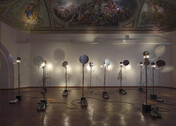 Rebecca Horn, Blodne luči, 2012, foto: G. Lepkowski © Rebecca Horn & VG Bild-Kunst, Bonn