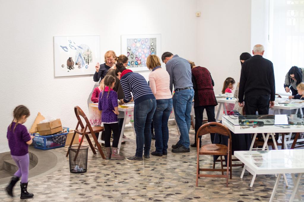 Sobotna medgeneracijska ustvarjalnica - Z roko v roki umetnosti naproti - Pokaži mi svoje barve in povem ti, kdo si; 18.11.2017, UGM, foto Sara Rezar
