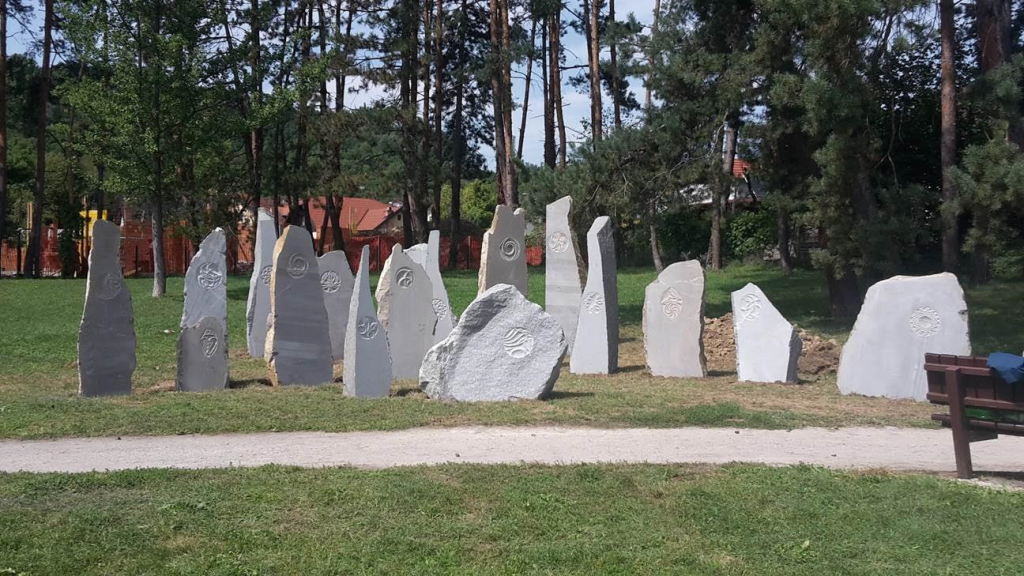 Geopunkturni krog Marka Pogačnika v mariborskem mestnem parku, 22.8.2017, foto: Katja Majer