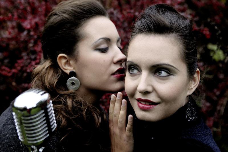 Papir, družinski ansambel za prosperiranje poezije in glasbe (Ana Bezjak, Mirna Bogdanović) foto: Boštjan Lah