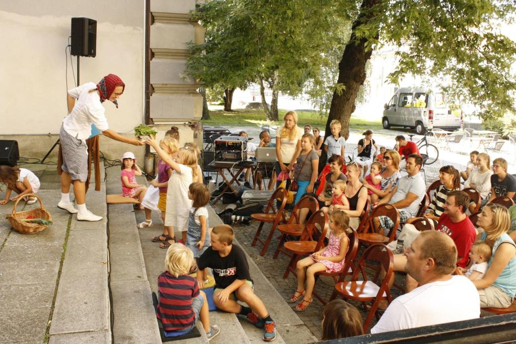 Lutkovna predstava v okviru Mednarodnega festivala Lutkovni pristan, ČEBULA|30.08. 2015|UGM| Foto: arhiv UGM