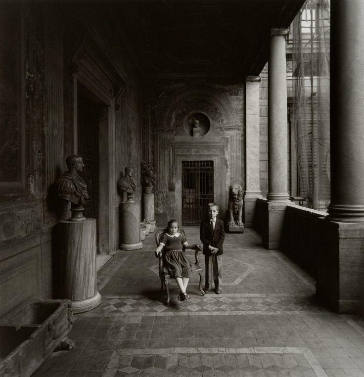 Patrick Faigenbaum, Družina Massimo, 1986, čb fotografija, srebrni želatinasti tisk, zbirka 49 Nord 6 Est – Frac Lorraine