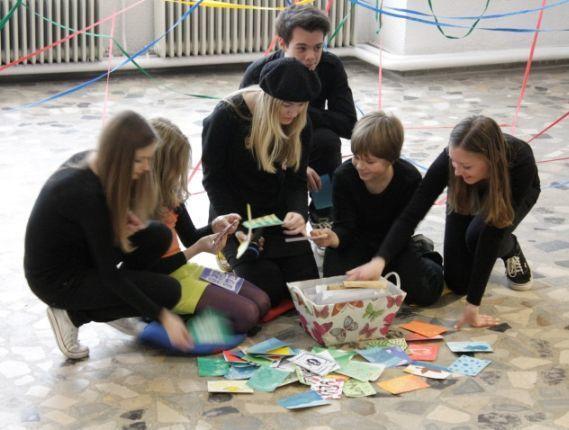 Preprosto sem, Multimedijski dogodek učencev OŠ Draga Kobala, 2014, foto: arhiv UGM