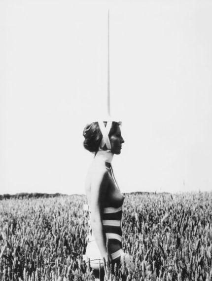 Rebecca Horn, Samorog, 1970, performans © Rebecca Horn