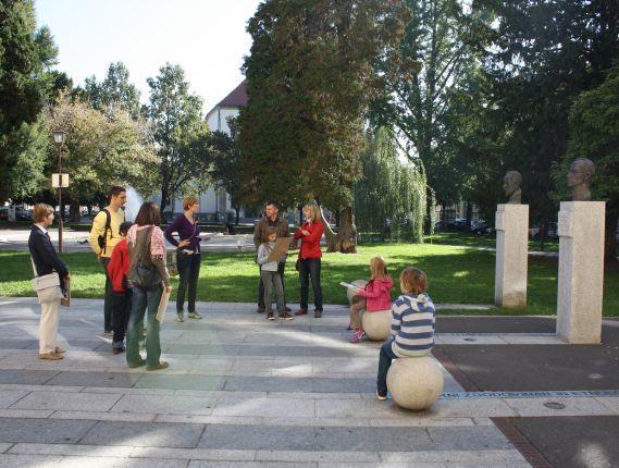 Vodstvo po mariborski javni plastiki, 6. 10. 2012, foto: arhiv UGM